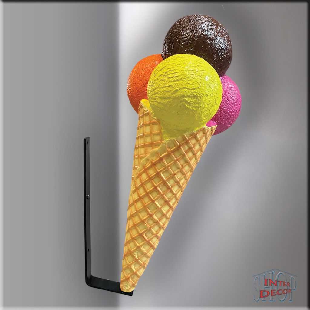 Hängende-Eistüte-für-Eisdielen