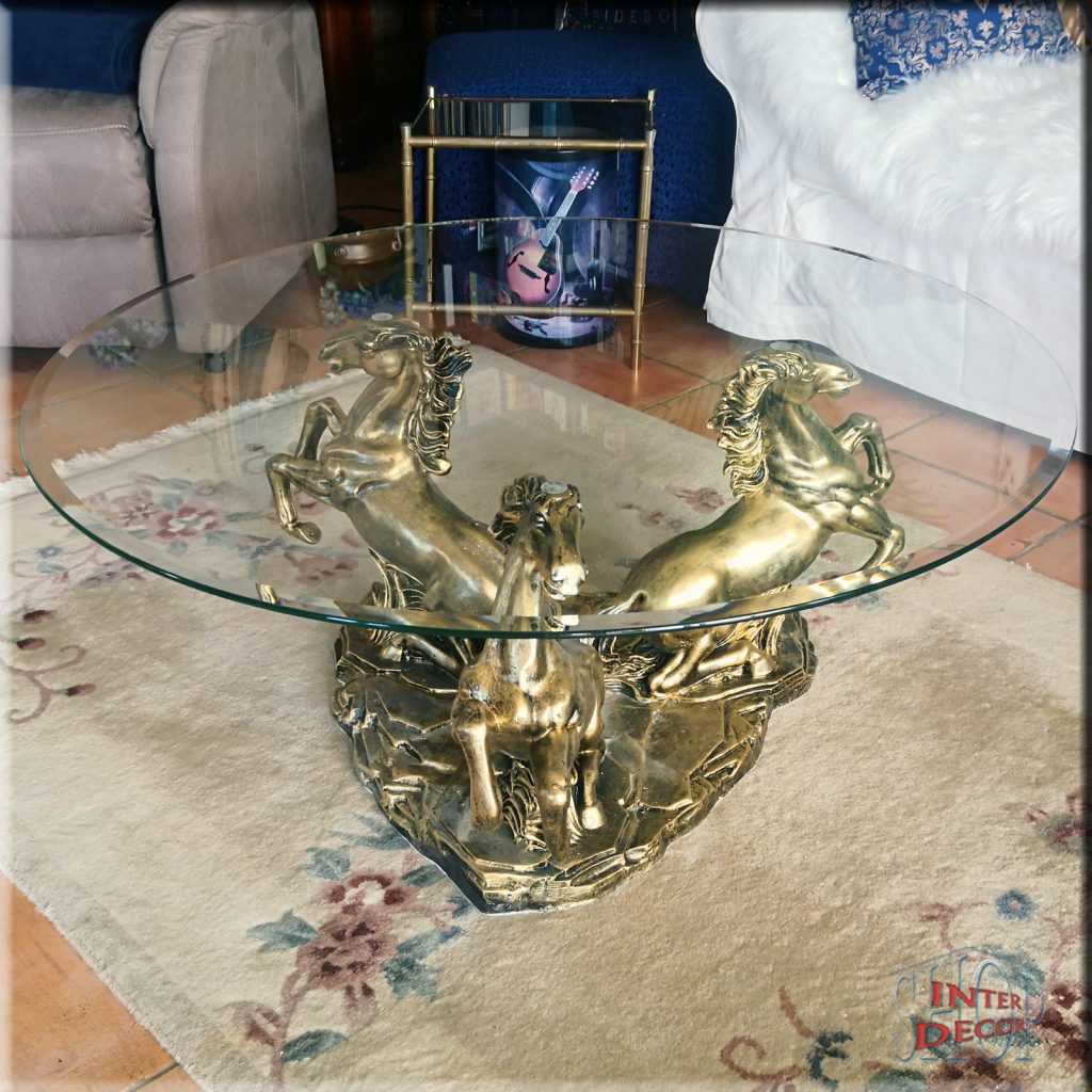 Pferde-Couchtisch-in-Bronze-und-Gold