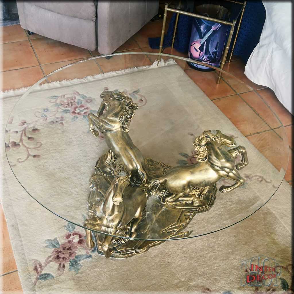 Handbemalter-Pferdetisch-aus-stabilem-braunem-Kunstharz