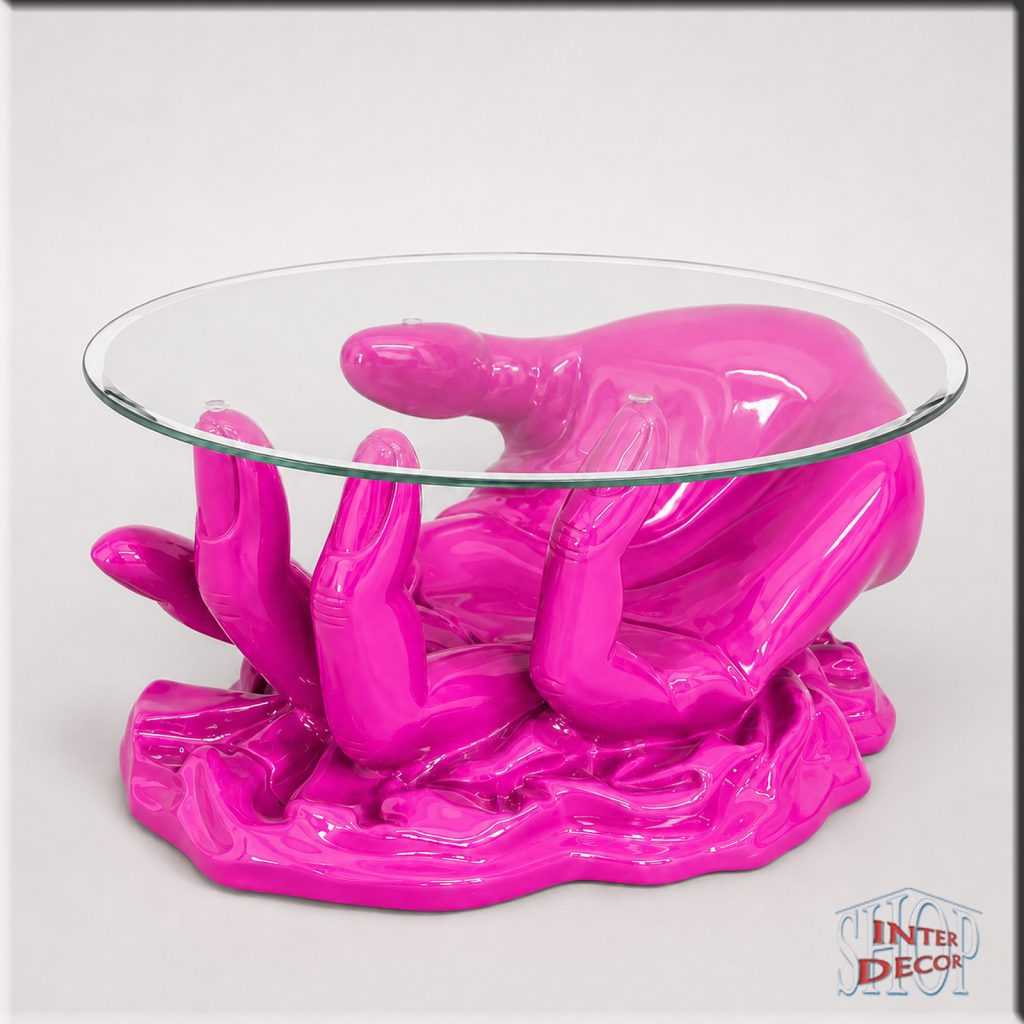 Farbe-Magenta-Hand-trägt-transparente-Glasplatte-Couchtisch