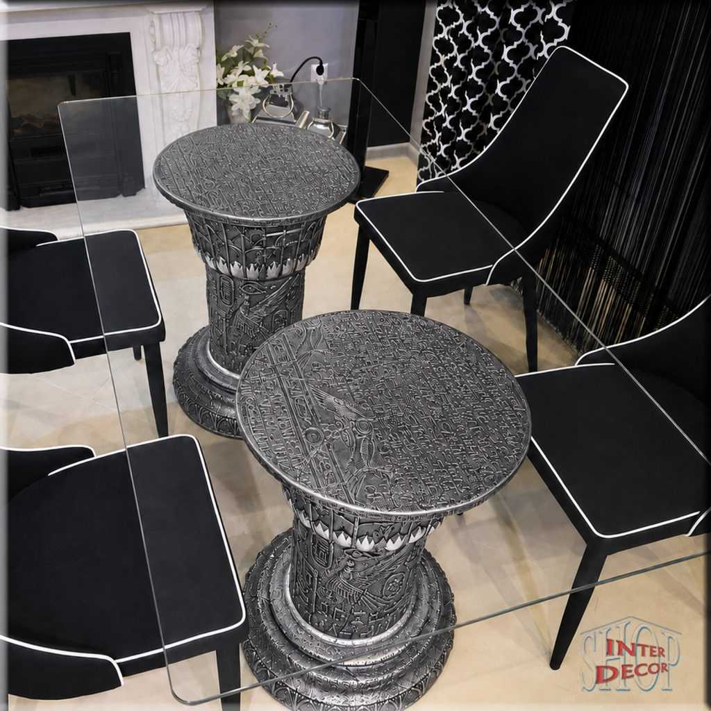 runder-esstisch-antik-silber-im-ägyptischen-stil