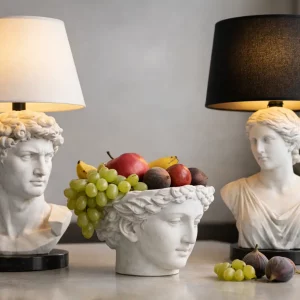 Griechische Skulpturen als Lampen und Obstschalen